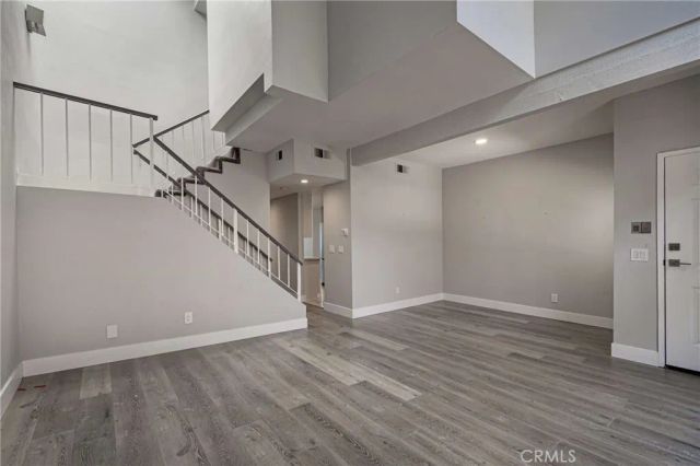 6323 Reseda Boulevard 2, Tarzana, CA 91335