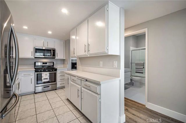 6323 Reseda Boulevard 2, Tarzana, CA 91335