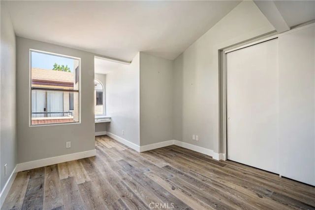 6323 Reseda Boulevard 2, Tarzana, CA 91335