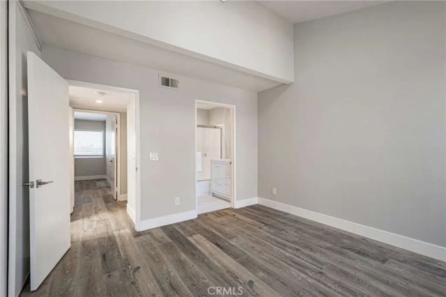 6323 Reseda Boulevard 2, Tarzana, CA 91335