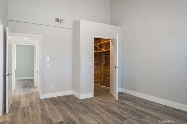 6323 Reseda Boulevard 2, Tarzana, CA 91335
