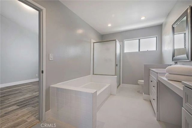 6323 Reseda Boulevard 2, Tarzana, CA 91335