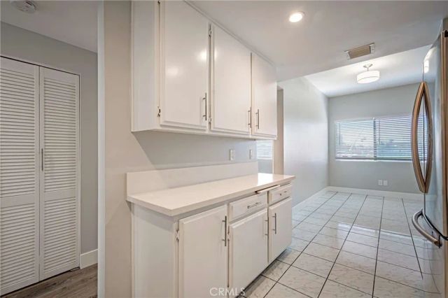 6323 Reseda Boulevard 2, Tarzana, CA 91335