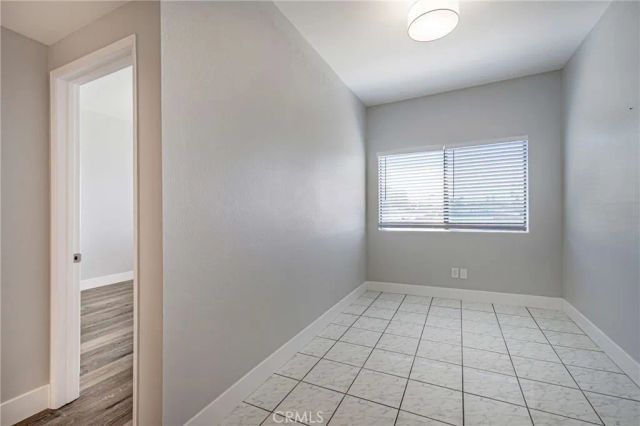 6323 Reseda Boulevard 2, Tarzana, CA 91335