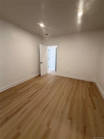 3105 Roberts Avenue, Bronx, NY 10461