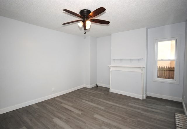 72 Hall St, Springfield, MA 01108