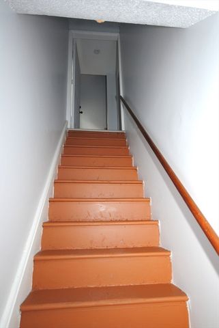 72 Hall St, Springfield, MA 01108