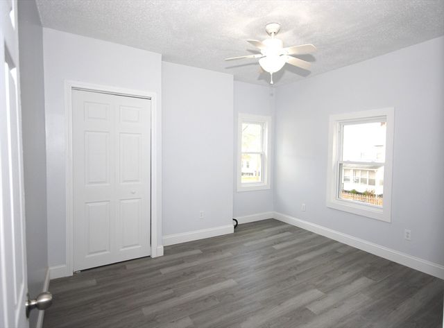 72 Hall St, Springfield, MA 01108