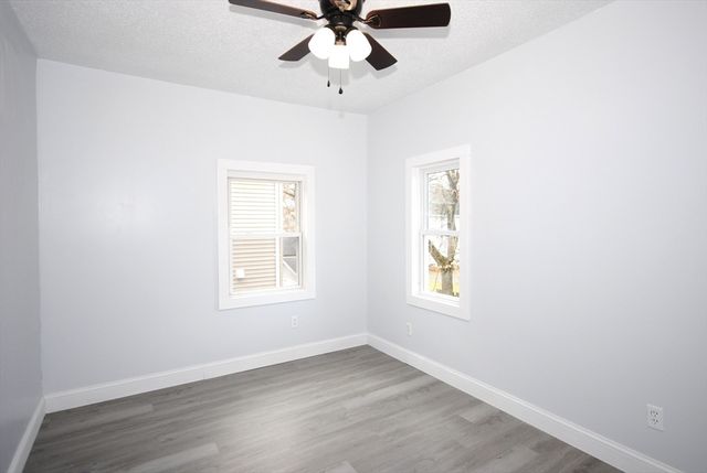 72 Hall St, Springfield, MA 01108