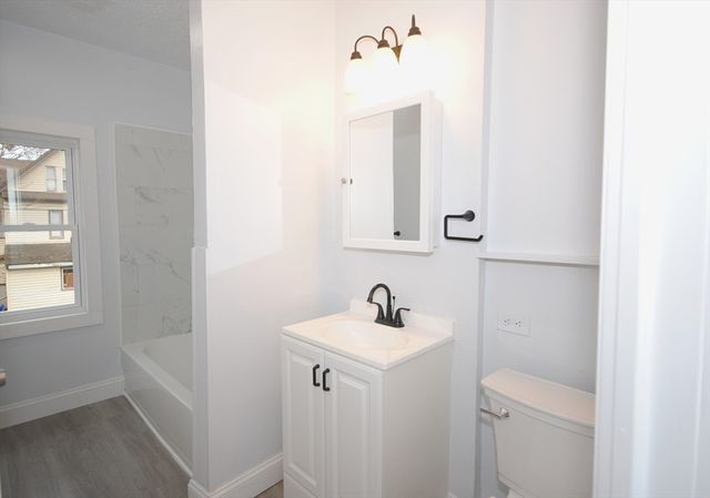 72 Hall St, Springfield, MA 01108