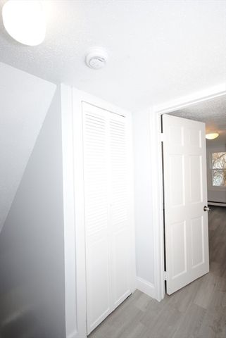 72 Hall St, Springfield, MA 01108