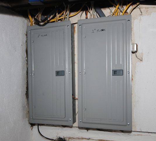 72 Hall St, Springfield, MA 01108