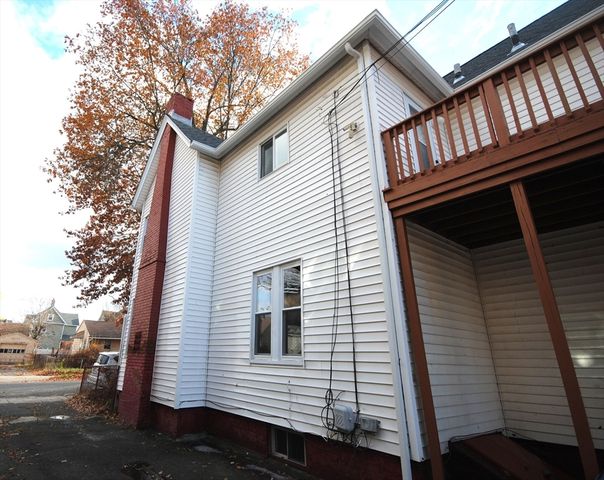 72 Hall St, Springfield, MA 01108