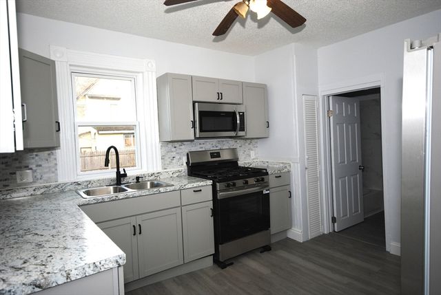 72 Hall St, Springfield, MA 01108