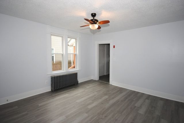 72 Hall St, Springfield, MA 01108