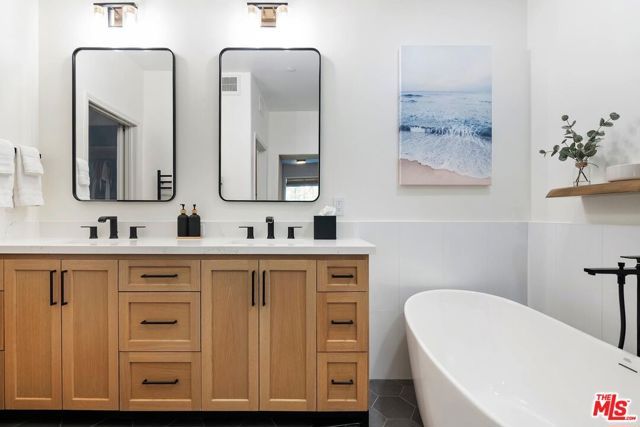 13080 Pacific 123, Los Angeles, CA 90094