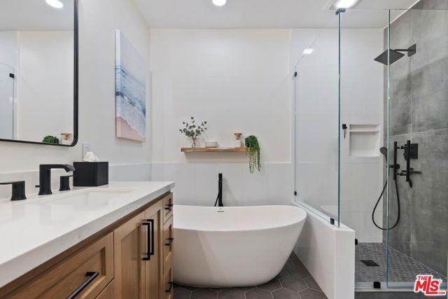 13080 Pacific 123, Los Angeles, CA 90094