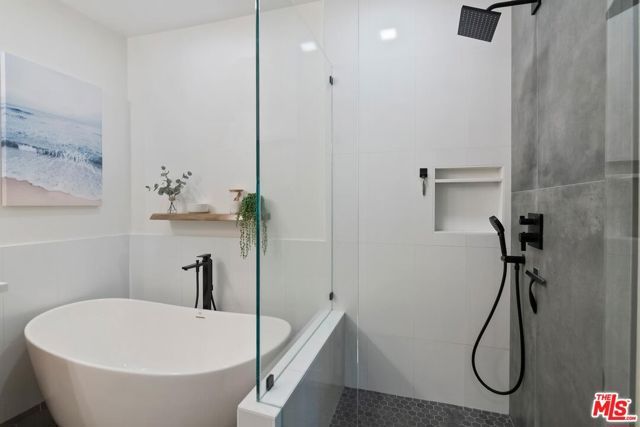 13080 Pacific 123, Los Angeles, CA 90094