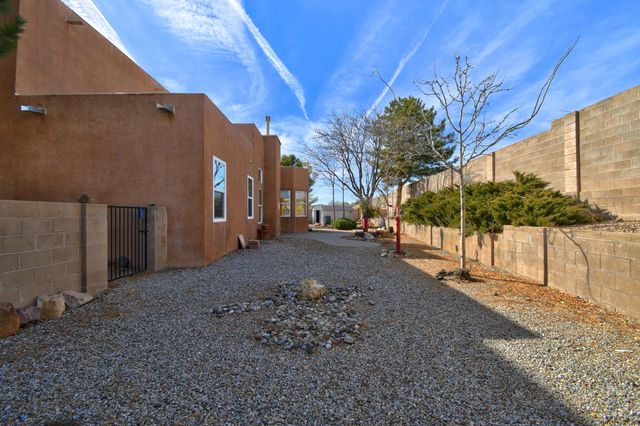 8416 RANCHO COLINA NW, Albuquerque, NM 87120