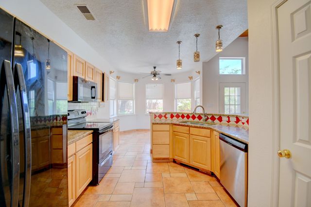 8416 RANCHO COLINA NW, Albuquerque, NM 87120