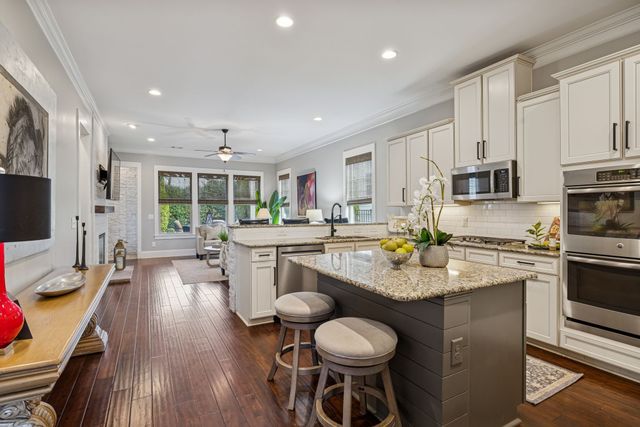 3104 Hazelton Dr, Thompsons Station, TN 37179