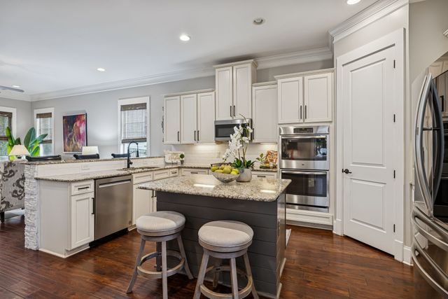 3104 Hazelton Dr, Thompsons Station, TN 37179