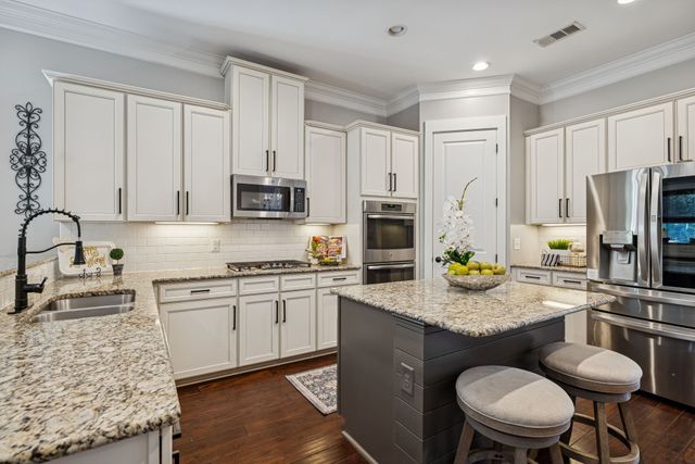 3104 Hazelton Dr, Thompsons Station, TN 37179