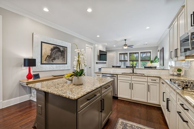 3104 Hazelton Dr, Thompsons Station, TN 37179