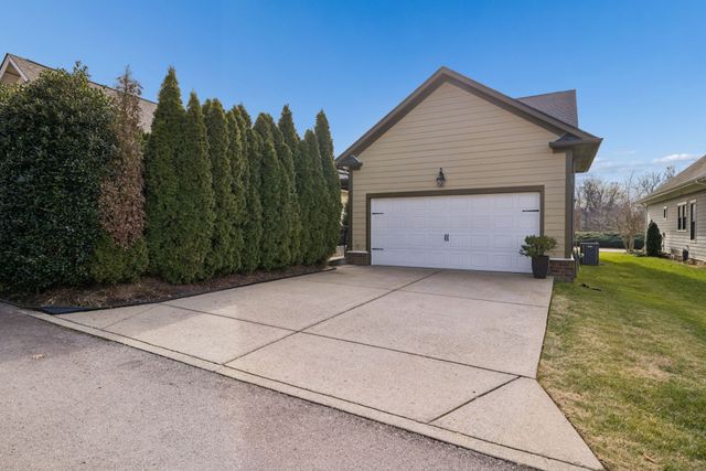 3104 Hazelton Dr, Thompsons Station, TN 37179