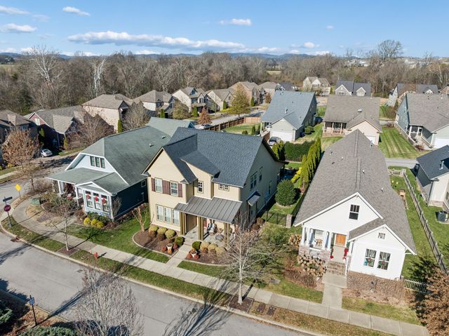 3104 Hazelton Dr, Thompsons Station, TN 37179