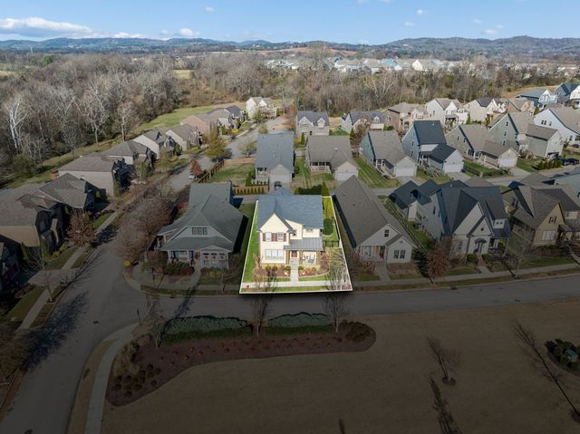 3104 Hazelton Dr, Thompsons Station, TN 37179