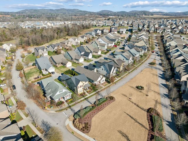 3104 Hazelton Dr, Thompsons Station, TN 37179