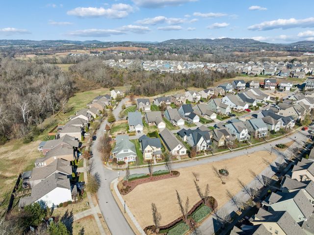 3104 Hazelton Dr, Thompsons Station, TN 37179