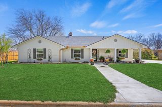 319 S Jackson Avenue, Justin, TX 76247