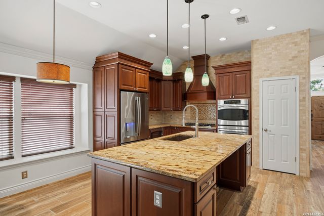 6127 OAKWOOD TRL, San Antonio, TX 78249
