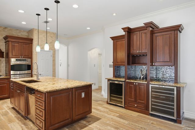6127 OAKWOOD TRL, San Antonio, TX 78249