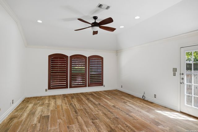 6127 OAKWOOD TRL, San Antonio, TX 78249