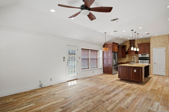 6127 OAKWOOD TRL, San Antonio, TX 78249