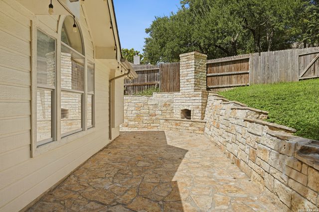 6127 OAKWOOD TRL, San Antonio, TX 78249