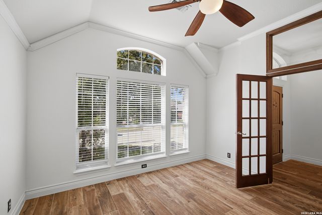 6127 OAKWOOD TRL, San Antonio, TX 78249