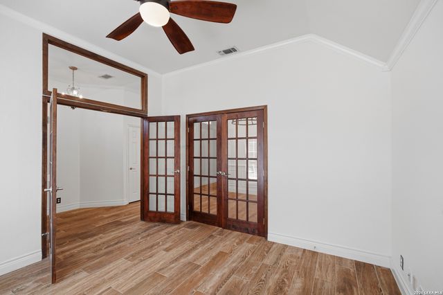 6127 OAKWOOD TRL, San Antonio, TX 78249
