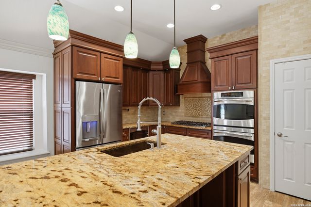 6127 OAKWOOD TRL, San Antonio, TX 78249