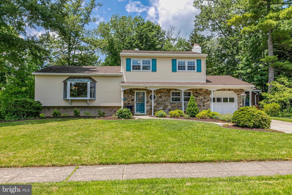 10 CAMELIA COURT, Lawrence Township, NJ 08648