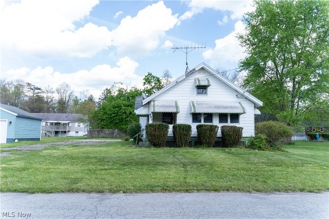 557 Sunshine Avenue, Youngstown, OH 44505