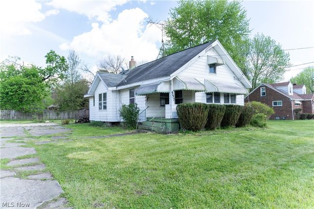557 Sunshine Avenue, Youngstown, OH 44505
