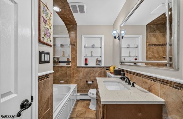 66 Redwood Ave, Wayne Twp., NJ 07470