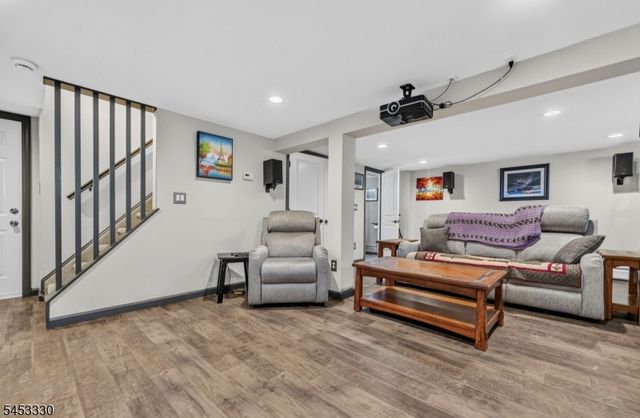 66 Redwood Ave, Wayne Twp., NJ 07470