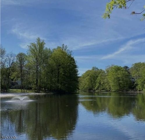 66 Redwood Ave, Wayne Twp., NJ 07470