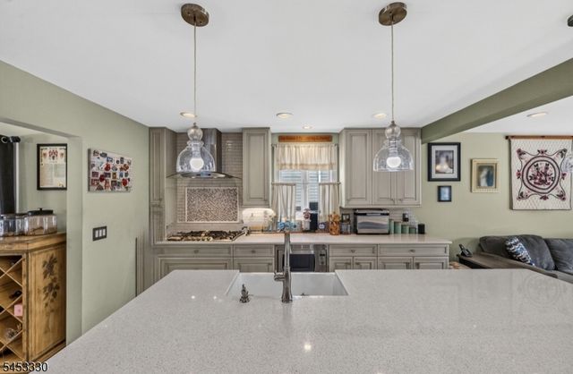 66 Redwood Ave, Wayne Twp., NJ 07470