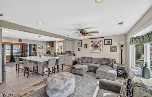 66 Redwood Ave, Wayne Twp., NJ 07470
